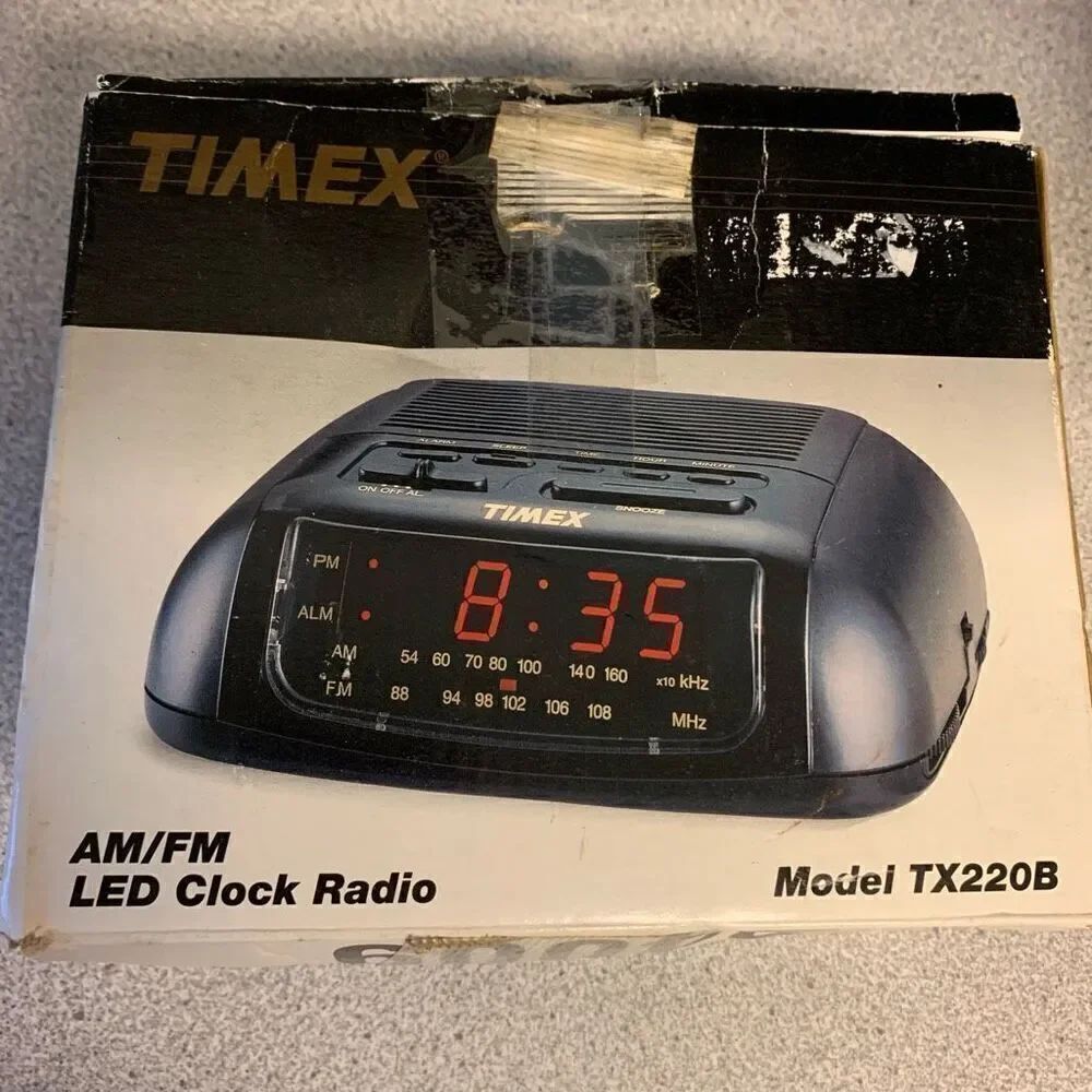 Timex Model TX220B Vintage AM/FM LED Clock Radio